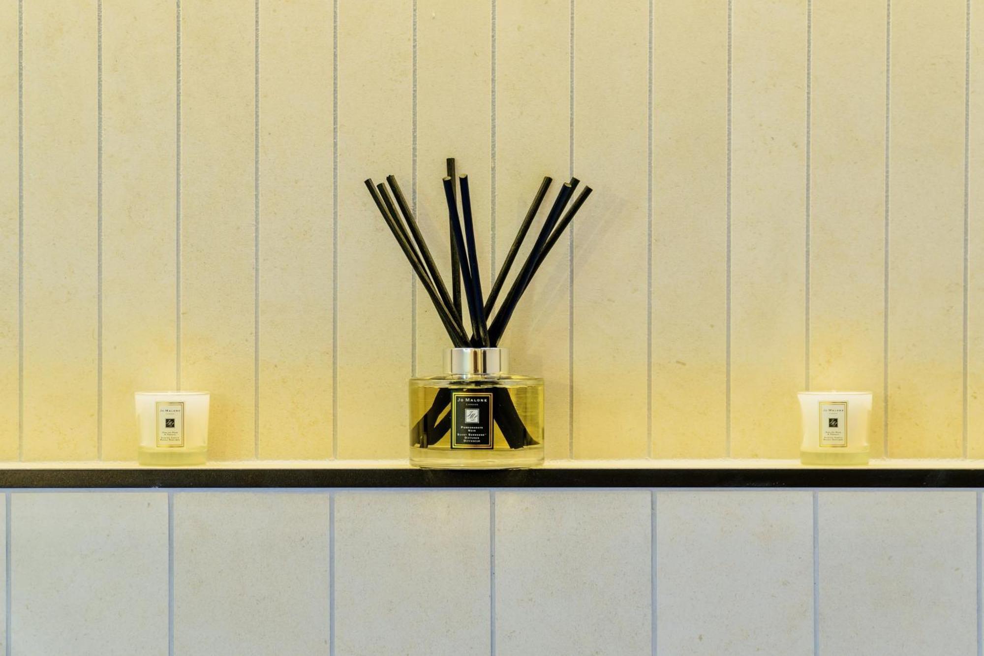 Host Inn Le Lumiere Spa & Cinema Lyon Room photo